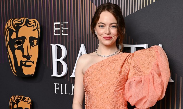 Emma Stone en los BAFTA, donde ganó el Premio a Mejor Actriz