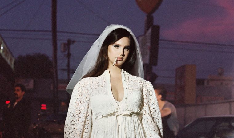 Desde el inicio de su carrera, Lana del Rey ha sido comparada y relacionada con Priscilla Presley.