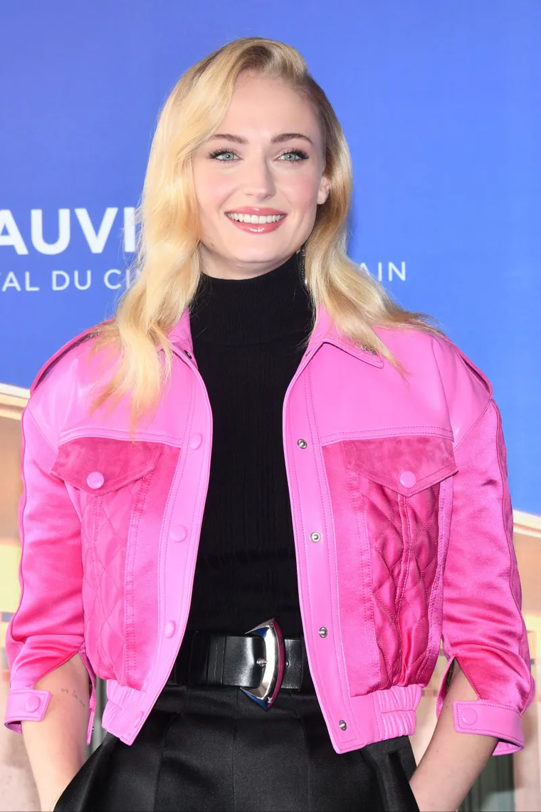 En cuestión de días Sophie Turner comenzará a rodar la serie de Tomb Raider que producirá Phoebe Waller-Bridge para Prime Video. En cuestión de días Sophie Turner comenzará a rodar la serie de Tomb Raider que producirá Phoebe Waller-Bridge para Prime Video.