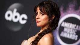 asi se ve camila cabello en sus primeras imagenes como la cenicienta