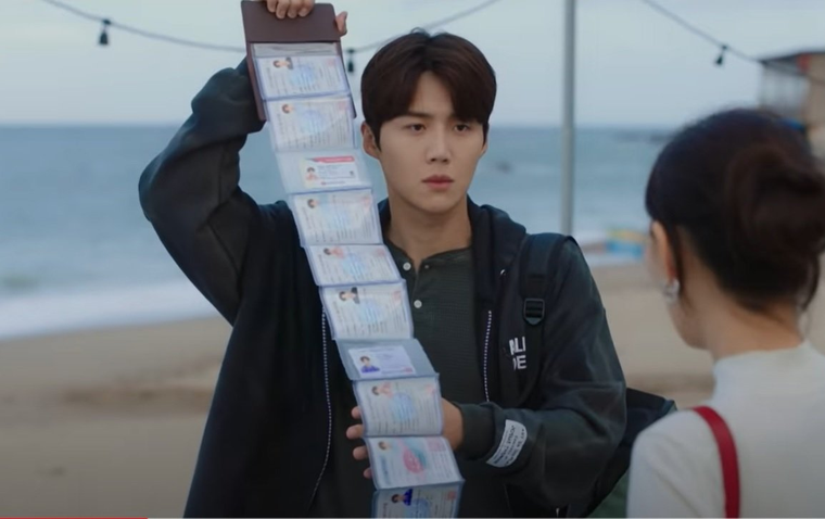 La serie es una adaptación de la película surcoreana Mr. Hong (2004). La serie es una adaptación de la película surcoreana Mr. Hong (2004).