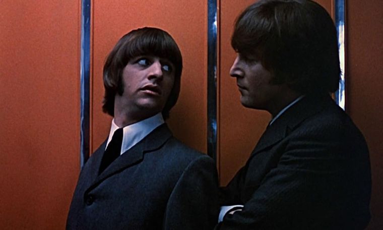 Ringo Starr junto a John Lennon en Help! de 1966