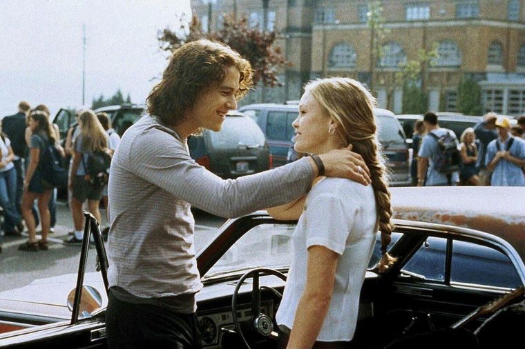 Heath Ledger y Julia Stiles en 10 cosas que odio de ti. Heath Ledger y Julia Stiles en 10 cosas que odio de ti.