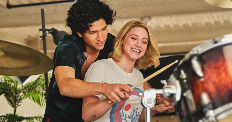 Lili Reinhart es la protagonista de Look Both Ways. Lili Reinhart es la protagonista de Look Both Ways.