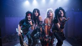 La película cuenta la historia de la banda Mötley Crüe