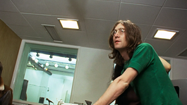 El documental cuenta con un material de archivo invaluable. El documental cuenta con un material de archivo invaluable.