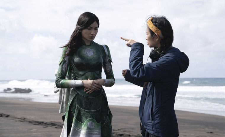 Zhao y Chan durante el rodaje de Eternals