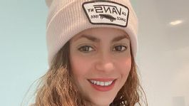 shakira derritio las redes con una impactante foto de espaldas shakira derritio las redes con una impactante foto de espaldas