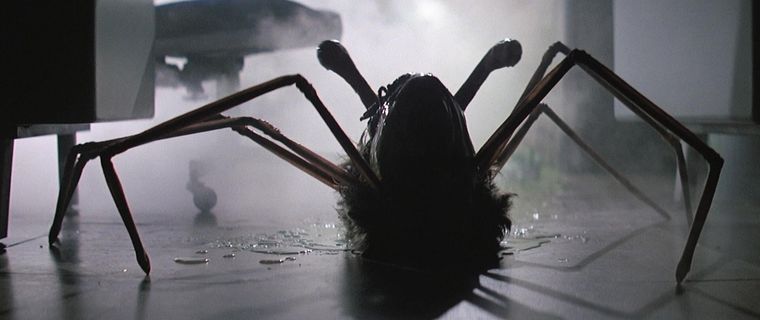 Una de las tantas transformaciones de la criatura en The Thing