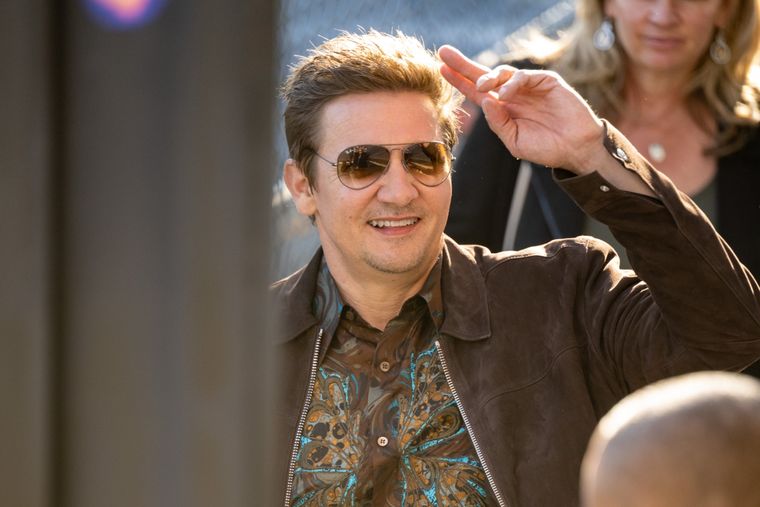 Jeremy Renner está de vuelta tras haber sufrido un accidente que casi le cuesta la vida