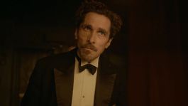 Bale al frente de un elenco de más de 15 estrellas.