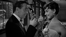 Estrenada en 1954, la cinta dirigida por Billy Wilder es una de las historias de amor más bellas de la era dorada de Hollywood