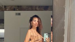 emily ratajkowski lucio su embarazo y cautivo a todos sin nada de ropa