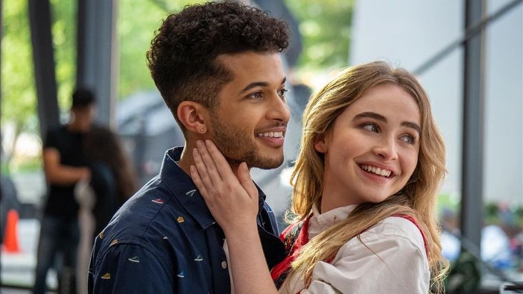 La película une la música, el baile y los enredos de una comedia romántica adolescente