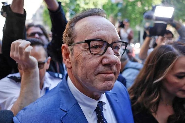Desde 2017, la carrera de Kevin Spacey ha visto afectada por múltiples acusaciones de conducta sexual inapropiada. Desde 2017, la carrera de Kevin Spacey ha visto afectada por múltiples acusaciones de conducta sexual inapropiada.