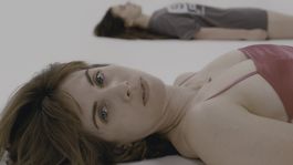 Alison Brie protagoniza La chica que amaba los caballos, película basada en sus propias experiencias.