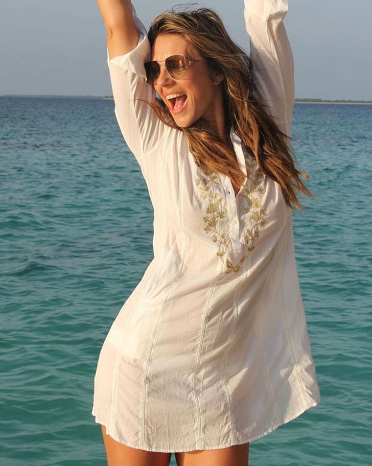 Elizabeth Hurley disfrutó de la playa