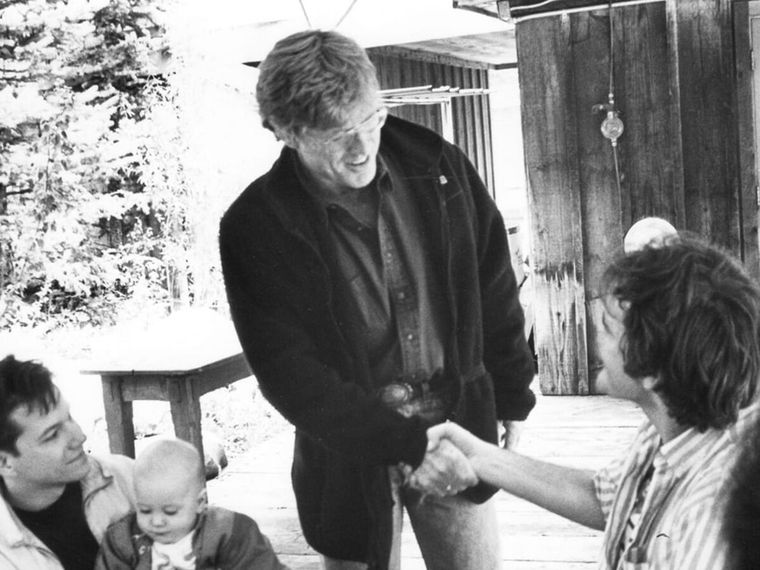 Durante la entrega del premio Vanguard del Festival Internacional de Burbank, Quentin Tarantino le agradeció a Robert Redford el impulso que le dio a su carrera a través del Instituto Sundance. Durante la entrega del premio Vanguard del Festival Internacional de Burbank, Quentin Tarantino le agradeció a Robert Redford el impulso que le dio a su carrera a través del Instituto Sundance.