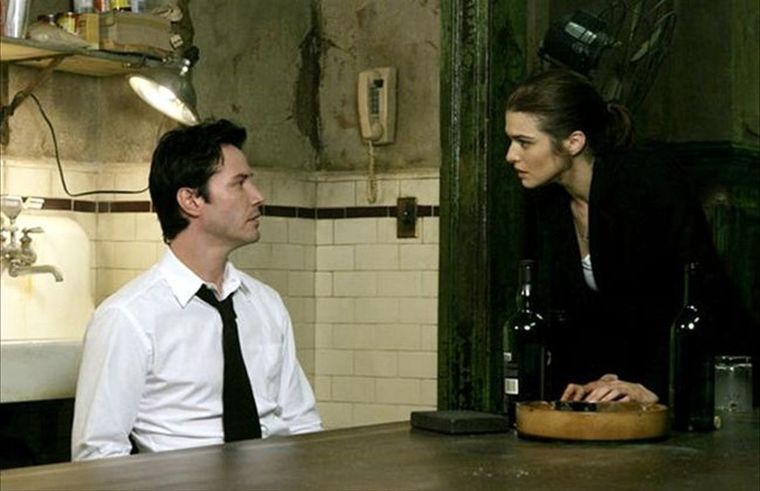 Keanu Reeves y Rachel Weisz en Constantine (2005) Keanu Reeves y Rachel Weisz en Constantine (2005)
