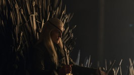 Ewan Mitchell como Aemond Targaryen. Ewan Mitchell como Aemond Targaryen.