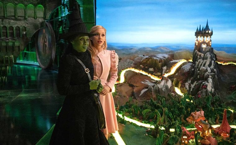 Ariana Grande y Cynthia Erivo protagonizan la adaptación cinematográfica de Wicked. Ariana Grande y Cynthia Erivo protagonizan la adaptación cinematográfica de Wicked.