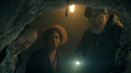 Los hermanos Duffer son productores de la serie. Los hermanos Duffer son productores de la serie.