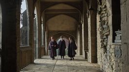 Ron, Harry y Hermione en Hogwarts para la nueva serie de Harry Potter. Ron, Harry y Hermione en Hogwarts para la nueva serie de Harry Potter.