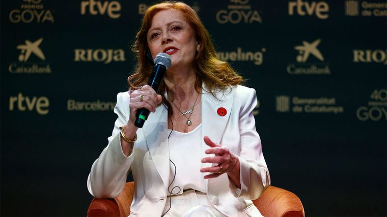 Susan Sarandon recibió el Goya Internacional en reconocimiento por su extensa trayectoria y lucha por los más desfavorecidos en conflictos como el de la Franja de Gaza. Susan Sarandon recibió el Goya Internacional en reconocimiento por su extensa trayectoria y lucha por los más desfavorecidos en conflictos como el de la Franja de Gaza.