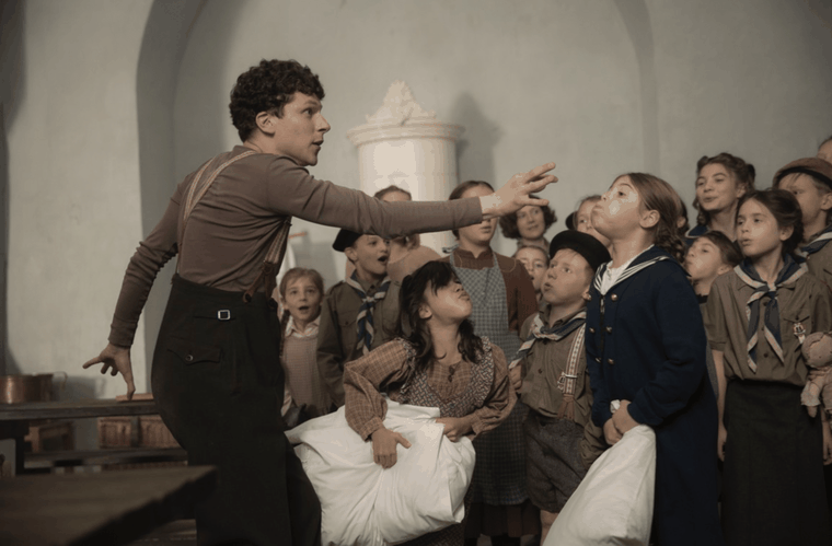 Estrenada en marzo de 2020, Resistencia, obtuvo una ganancia de 2490 dólares en su primer fin de semana en cartel, proveniente de una sola pantalla de autocine. Estrenada en marzo de 2020, Resistencia, obtuvo una ganancia de 2490 dólares en su primer fin de semana en cartel, proveniente de una sola pantalla de autocine.