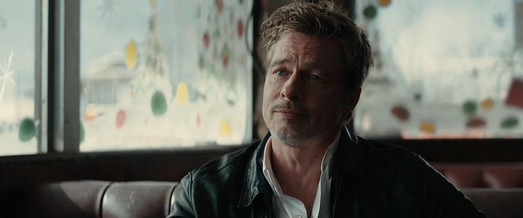 Brad Pitt en Wolfs, la película que lo reunió con su amigo George Clooney.