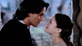 Drew Barrymore protagonizó una película de época que la crítica amó