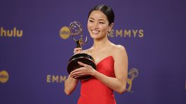 Que Ver | Anna Sawai con el Premio Emmy a Mejor actriz en serie de drama por Shogun