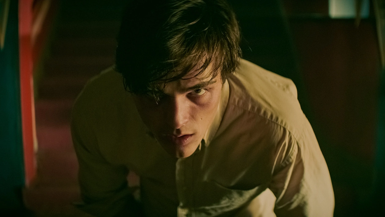 Jacob Elordi se pone en la piel de Jake Matthews, un joven que queda embarazo de una criatura bestial tras un encuentro casual con una misteriosa chica. Jacob Elordi se pone en la piel de Jake Matthews, un joven que queda embarazo de una criatura bestial tras un encuentro casual con una misteriosa chica.