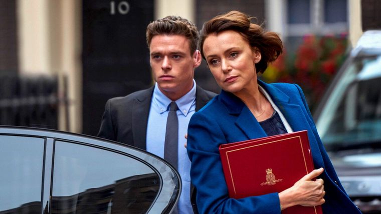 Richard Madden y Keeley Hawes en The bodyguard.