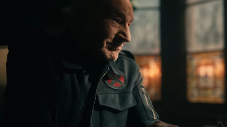 Patrick Stewart vuelve como el Profesor X.&nbsp;