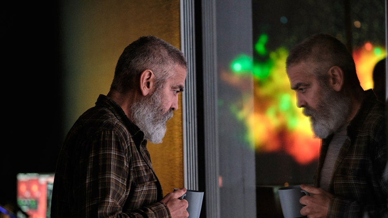 La película se basa en la novela Good Morning, Midnight de Lily Brooks-Dalton. La película se basa en la novela Good Morning, Midnight de Lily Brooks-Dalton.