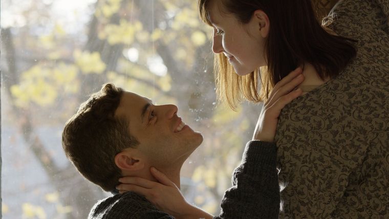 Rami Malek y Kate Lyn Sheil en Buster's Mal Heart. Rami Malek y Kate Lyn Sheil en Buster's Mal Heart.