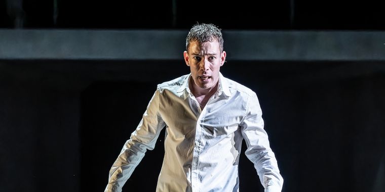El actor de teatro David Shields es uno de los nombres de las tablas londinenses que suena para James Bond. El actor de teatro David Shields es uno de los nombres de las tablas londinenses que suena para James Bond.