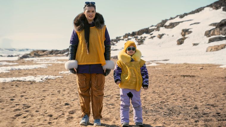 La serie está protagonizada por Anna Lambeuna actriz canadiense inuk nacida en Iqaluit, Nunavut, lugar donde se grabó. La serie está protagonizada por Anna Lambeuna actriz canadiense inuk nacida en Iqaluit, Nunavut, lugar donde se grabó.