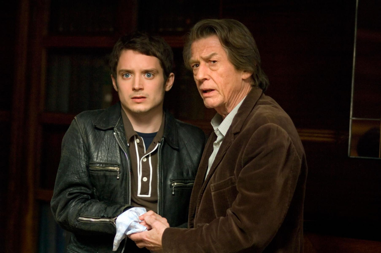 Elijah Wood y John Hurt protagonizan la película dirigida por Álex de la Iglesia. Elijah Wood y John Hurt protagonizan la película dirigida por Álex de la Iglesia. 