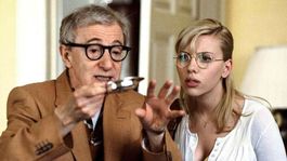 Scarlett Johansson y Woody Allen trabajaron juntos múltiples veces. Scarlett Johansson y Woody Allen trabajaron juntos múltiples veces.