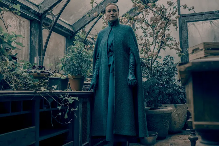 La actriz Yvonne Strahovski fue nominada al Emmy por este papel en 2018. La actriz Yvonne Strahovski fue nominada al Emmy por este papel en 2018.