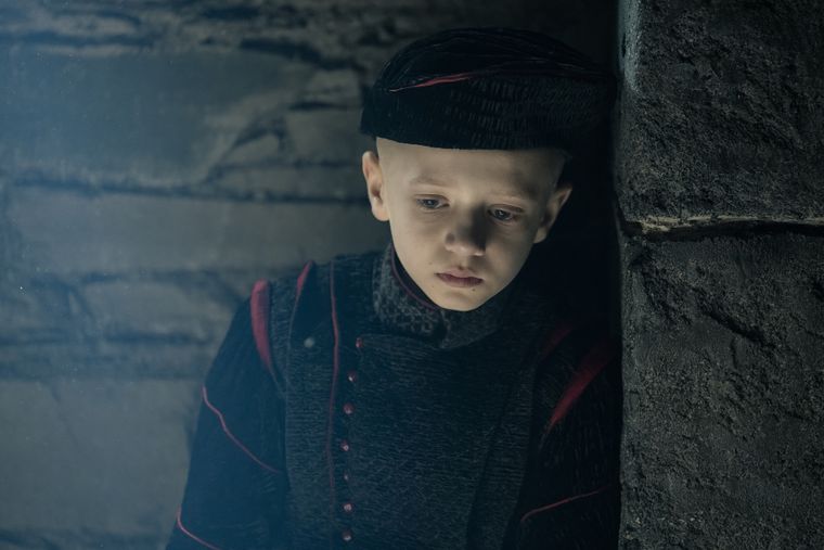 Dexter Sol Ansell interpreta a Aegon Targaryen, conocido como Egg. Dexter Sol Ansell interpreta a Aegon Targaryen, conocido como Egg. 