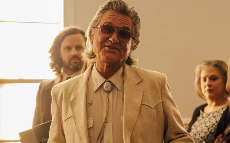Kurt Russell interpreta a Dob McCoy. Kurt Russell interpreta a Dob McCoy.