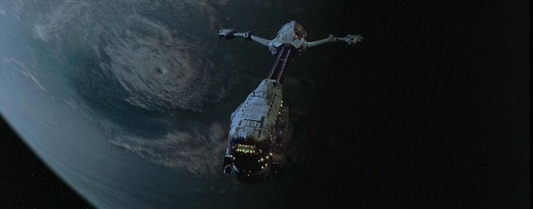 La imponente Event Horizon. La imponente Event Horizon.