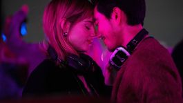 Lucy Boynton y Justin H. Min se lucen en este drama romántico que llegará a Star+ el viernes 12 de abril