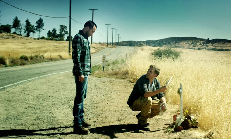 Justin Benson y Aaron Moorhead dirigen, escriben y protagonizan The Endless. Justin Benson y Aaron Moorhead dirigen, escriben y protagonizan The Endless.