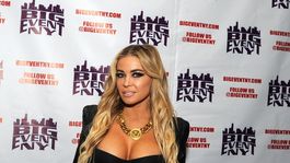carmen electra se olvido el pantalon y mostro todo carmen electra se olvido el pantalon y mostro todo