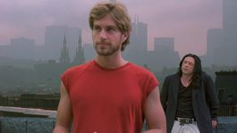 Vas a querer perderte esta película pero deberías verla.