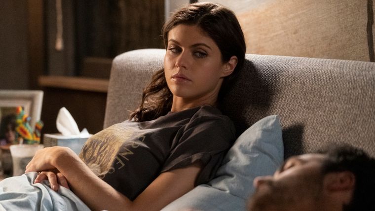 Alexandra Daddario es una de las protagonistas de esta serie